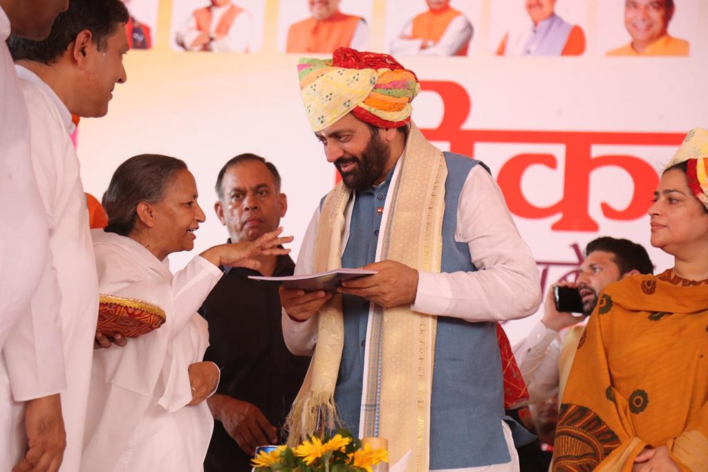 नशा मुक्त सद्भावना युक्त समाज निर्माण अभियान का शुभारंभ हरियाणा के माननीय मुख्यमंत्री को राखी बांध कर किया